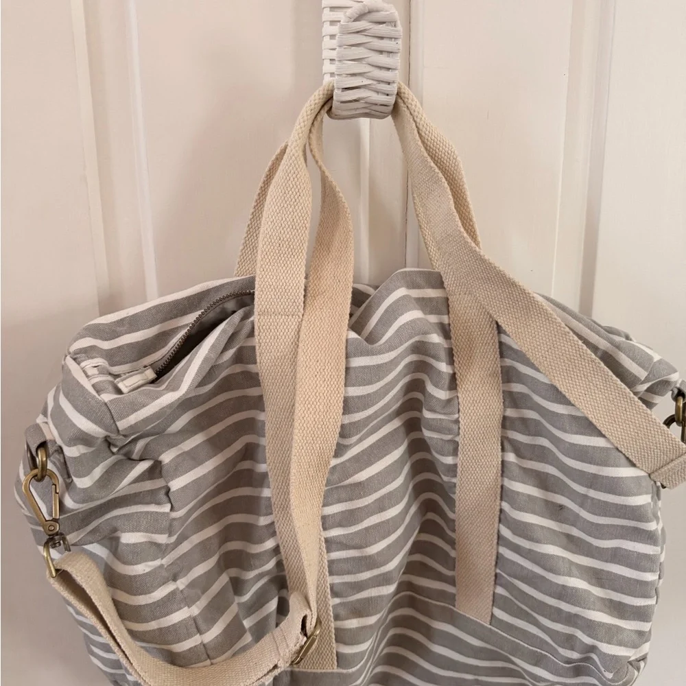 Know Supply Weekend Striped Gray and White Travel Bag Set with travel bags - Picture 7 of 8